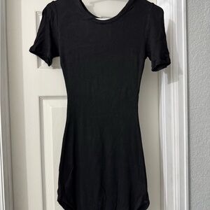 Juniors short sleeve black dress